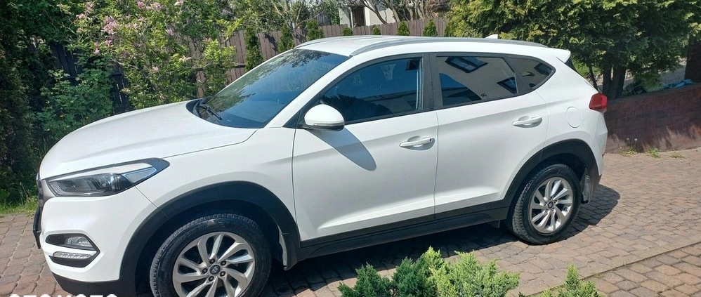 Hyundai Tucson cena 48700 przebieg: 235000, rok produkcji 2016 z Piława Górna małe 781
